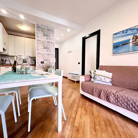 Dock Of The Bay, Appartement Genua