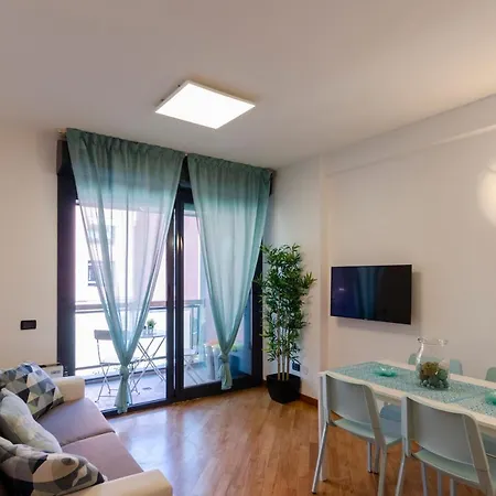 Dock Of The Bay Genova: Waterfront With Porto Antico Views Apartment