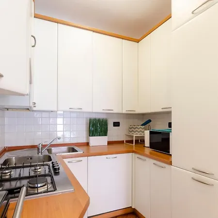 Dock Of The Bay Genova: Waterfront With Porto Antico Views Apartment