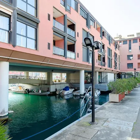 Dock Of The Bay Genova: Waterfront With Porto Antico Views Apartment *