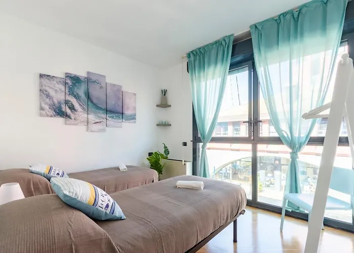 Dock Of The Bay, * جنوة