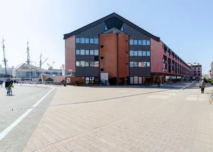 Dock Of The Bay, * جنوة