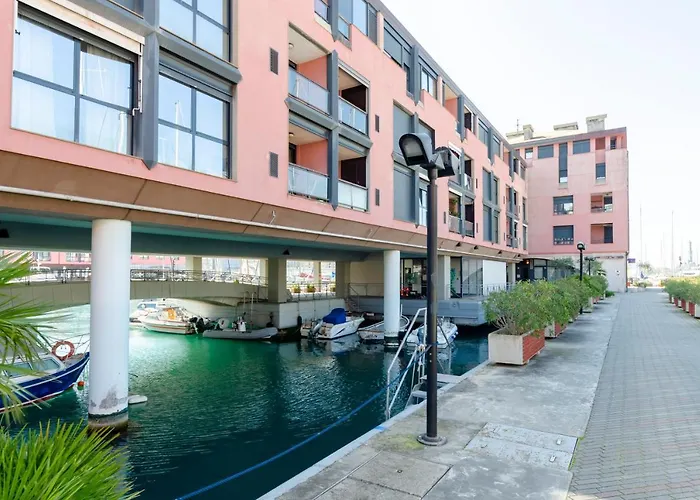 Dock Of The Bay Genova: Waterfront With Porto Antico Views Apartment *